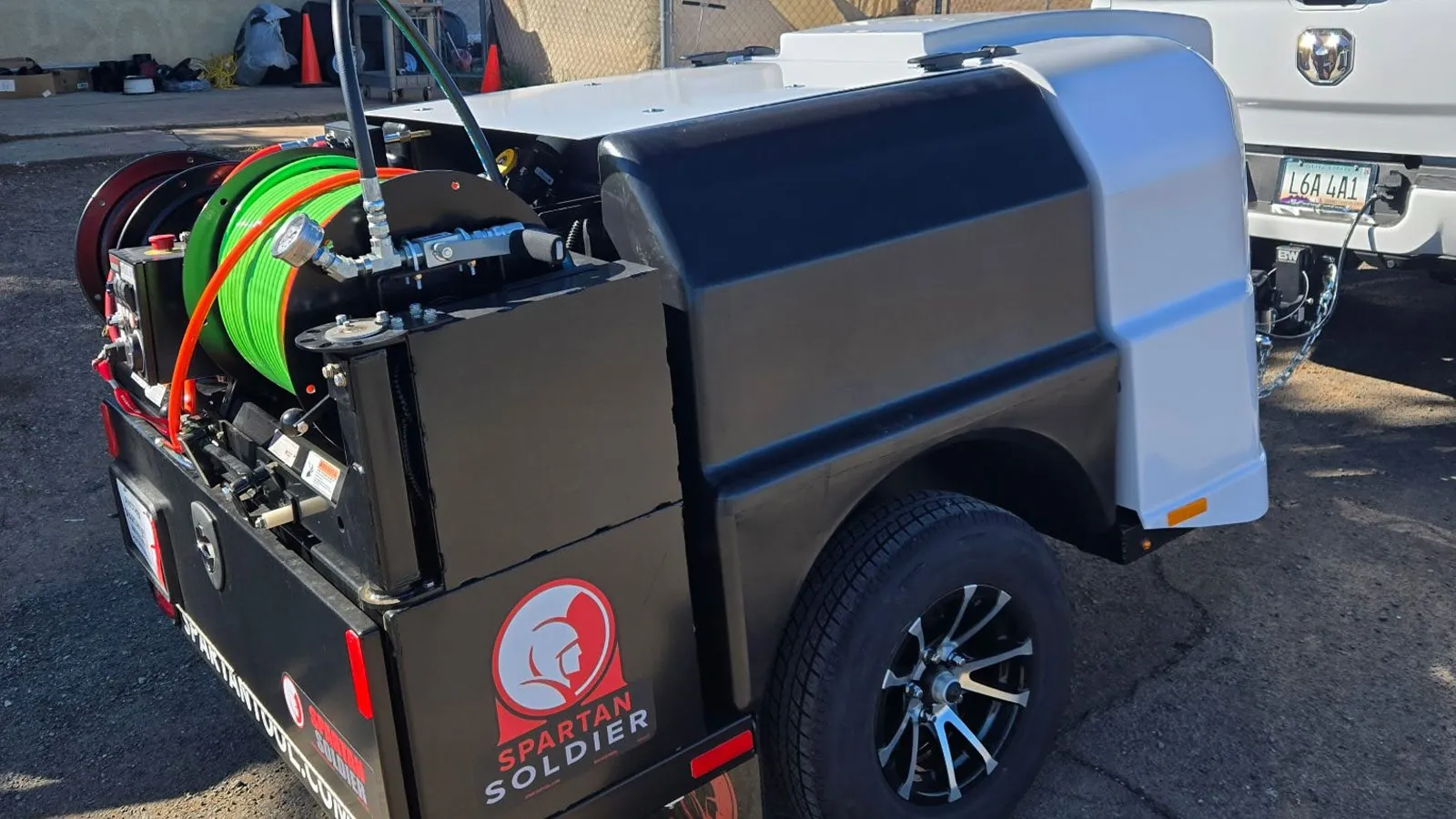 Hydro jetting trailer with hose reels
